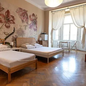  Hostel Trzy Kafki Private